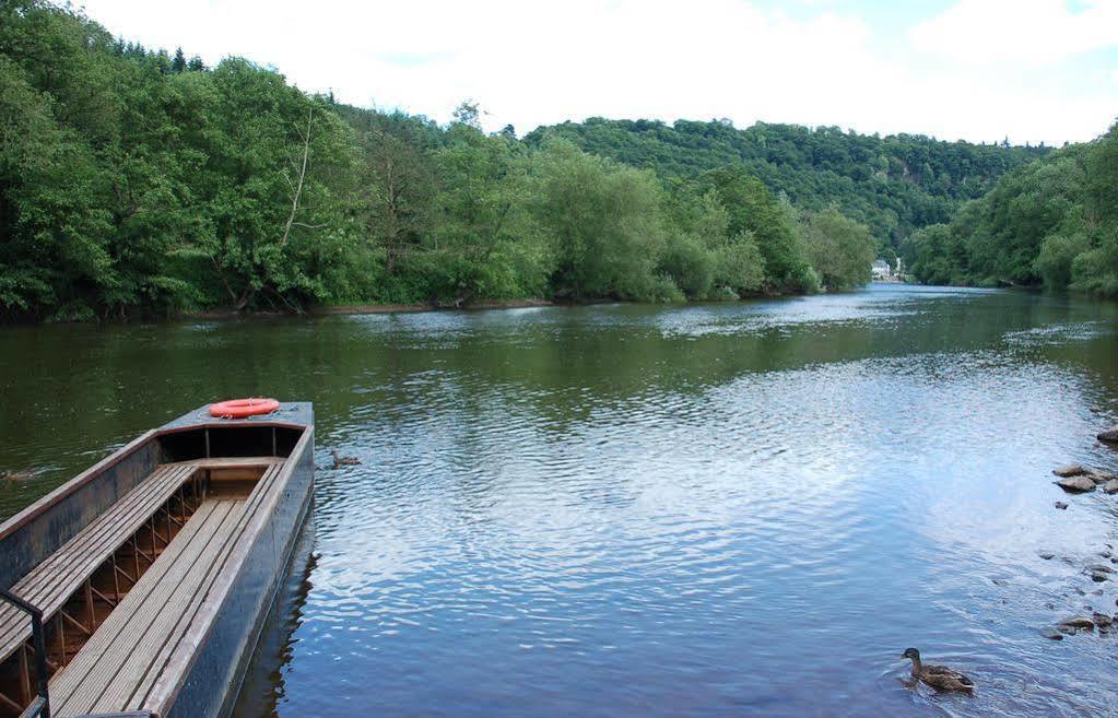 Ye Old Ferrie Inn Symonds Yat Exterior photo